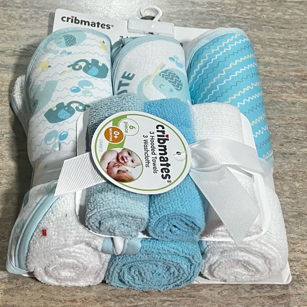 NWT Cribmates 6-piece hooded towels and washcloths set